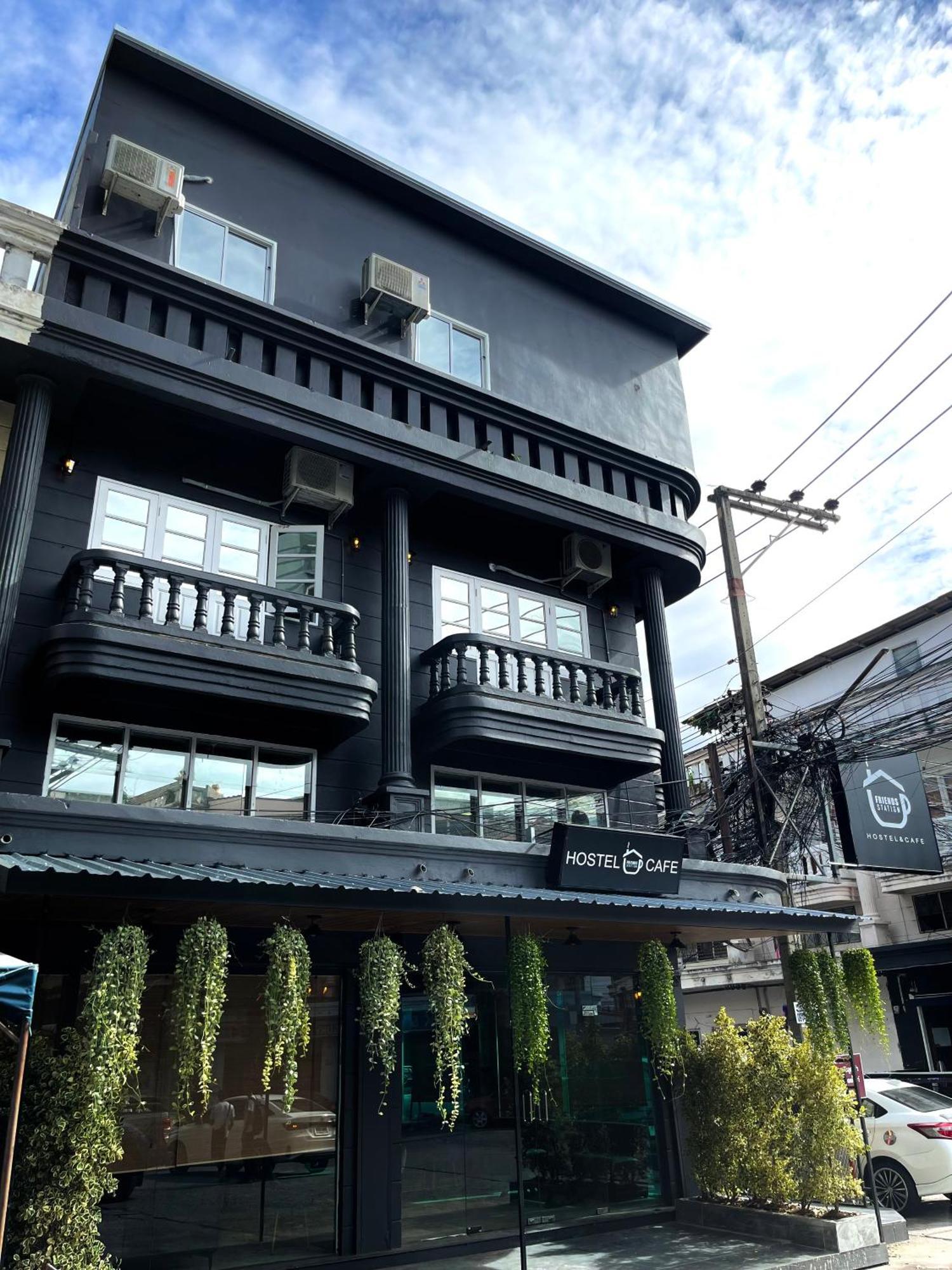 Champagne Hostel & Cafe Pattaya Buitenkant foto
